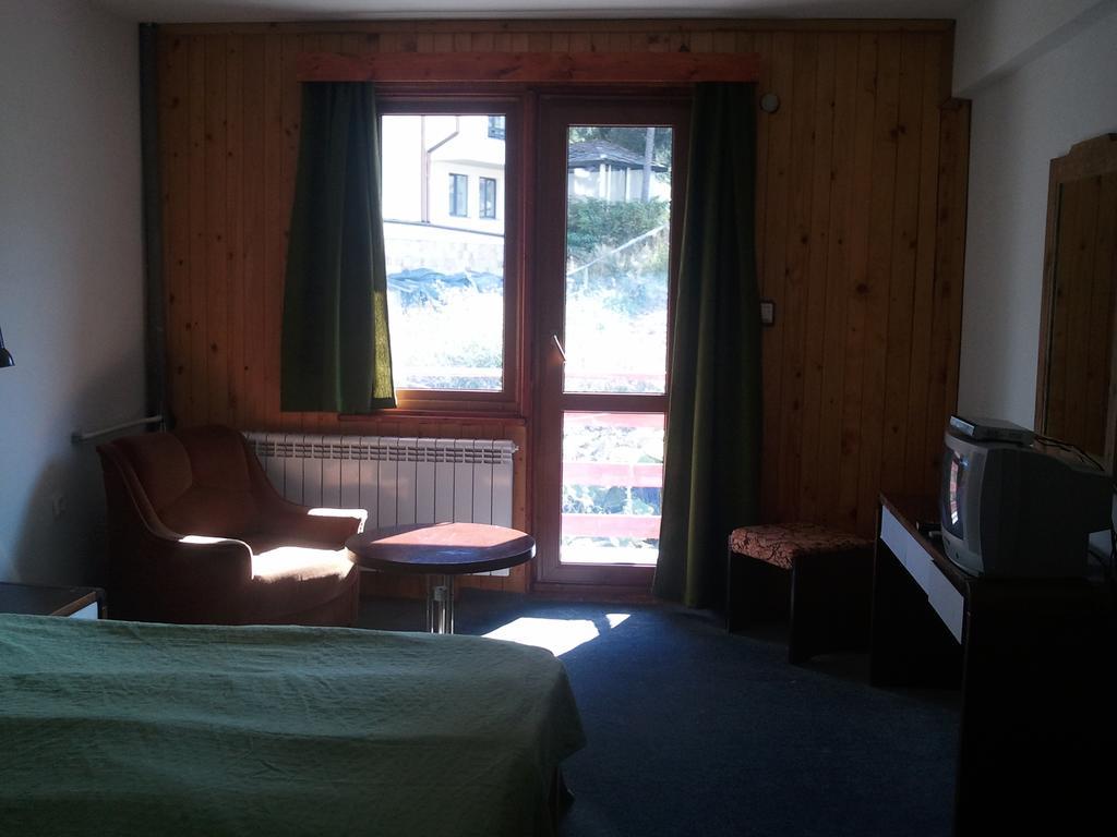 Kris Guesthouse Stoykite Exteriér fotografie